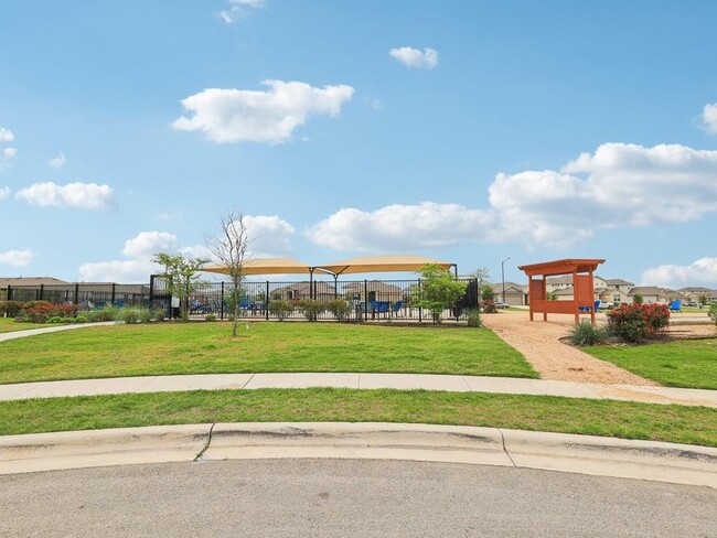 Building Photo - 114 Clear Water Pass