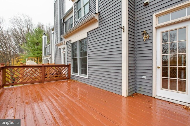 Building Photo - 8627 Trail View Dr