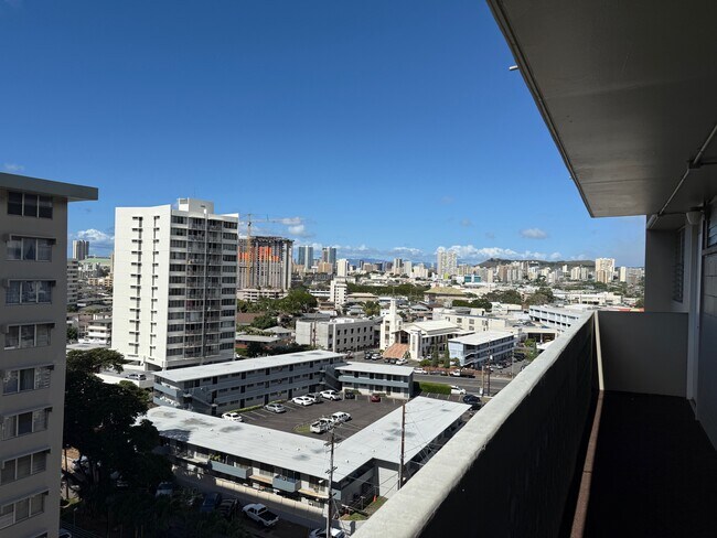 Building Photo - Hono Hale C112