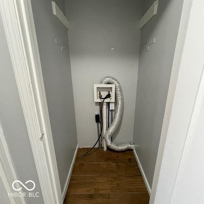 Building Photo - 1155 Canterbury Square S