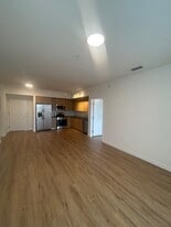 Building Photo - 950 E 27th St