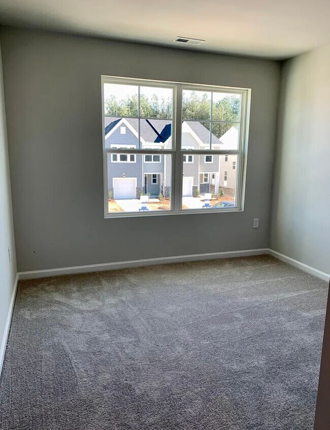 Building Photo - 525 Hazy Hls Ln