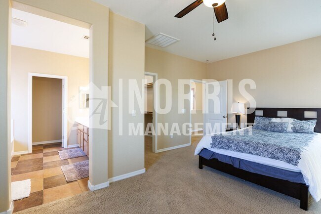 Building Photo - Beautiful Home with a POOL Service Included