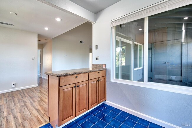 Building Photo - 355 Parkview Terrace