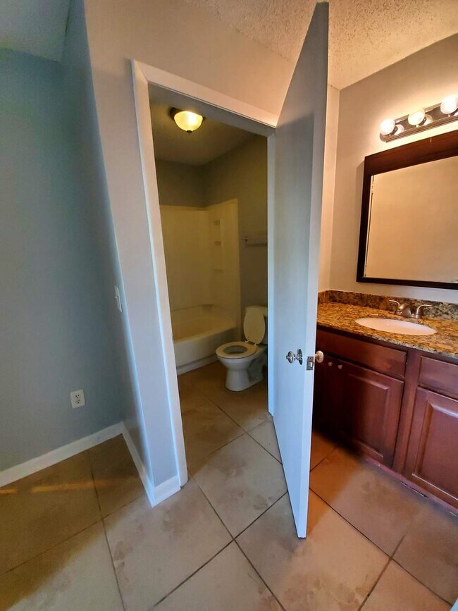 Building Photo - 455 Alt 19