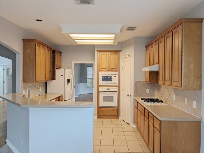 Building Photo - 3054 Summercrest Dr