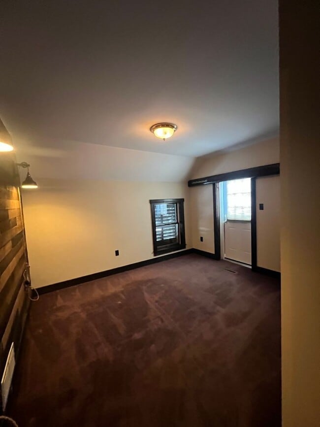 Building Photo - Downtown Apartment Carlisle Hidden Gem.