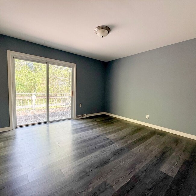 Building Photo - Updated 3-Bedroom with Bonus Room, Deck & Screened-In Porch