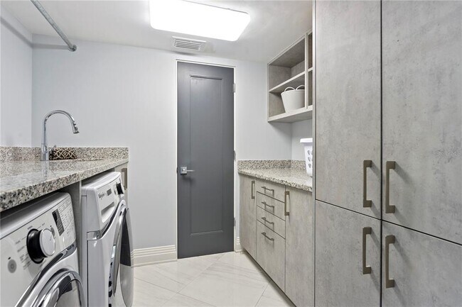 Building Photo - 3301 Bayshore Blvd