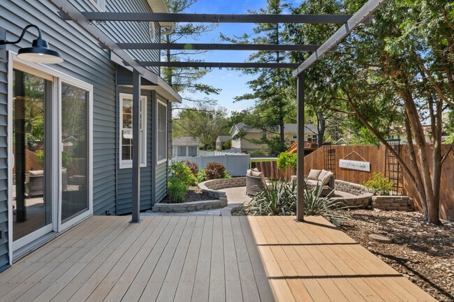 Building Photo - 4690 Lindbergh Dr