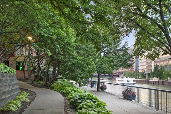 Building Photo - 400 N Clinton St