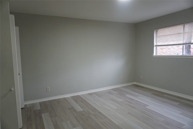 Building Photo - 1915 Normal Park Dr