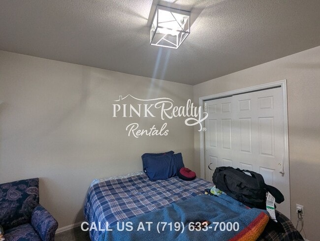 Building Photo - 870 Red Thistle View