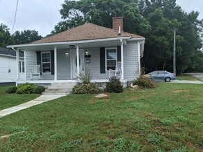 Building Photo - 108 HillsBorough St
