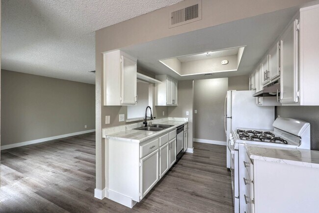 Building Photo - 4571 Carriage Park Dr