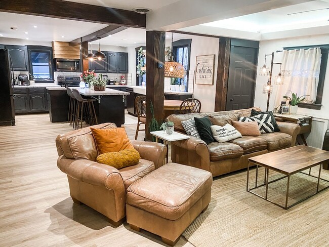 Building Photo - Stunning 5-bedroom in Conestoga Valley School District