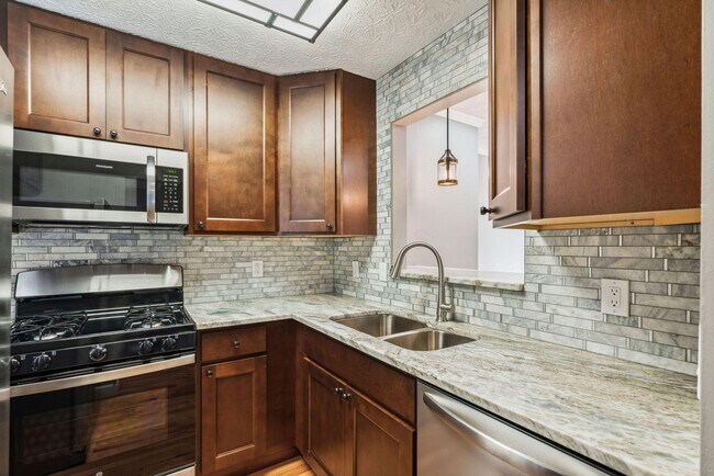 Building Photo - 1794 Bennigan Dr