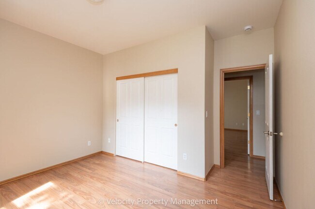 Building Photo - Charming Single Level Home!