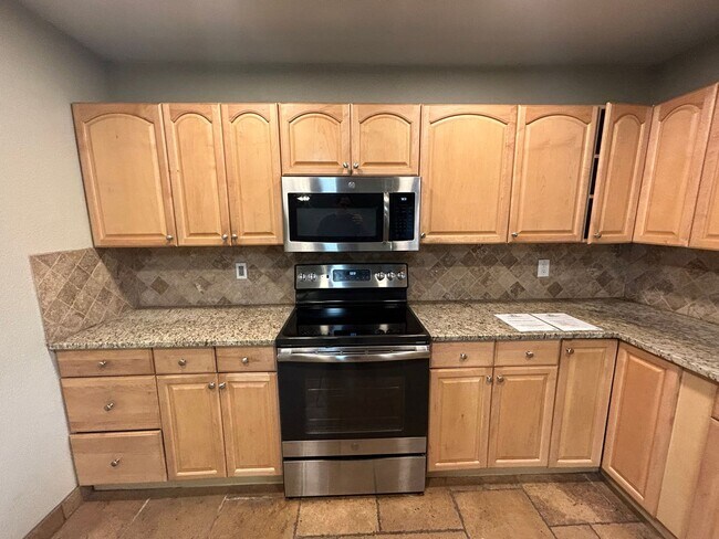 Building Photo - 3 Bed with a private pool