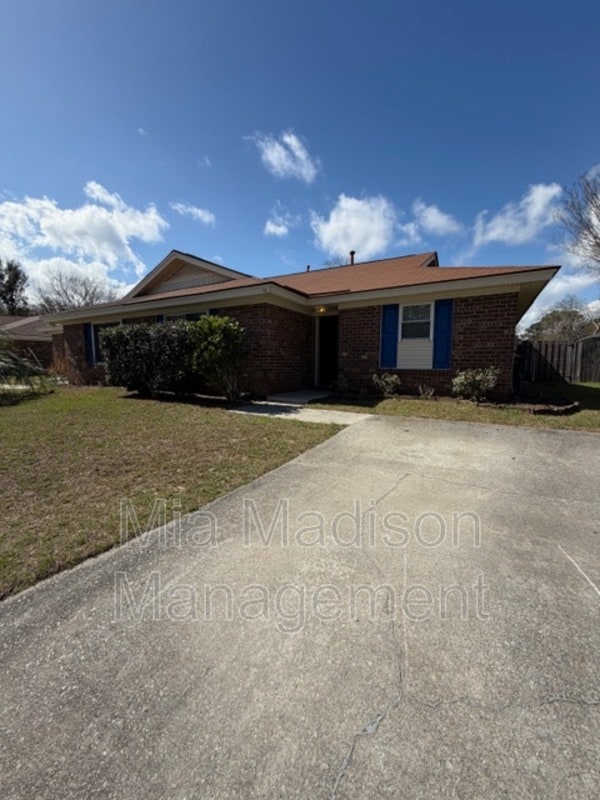 Building Photo - 11 Peach Ct