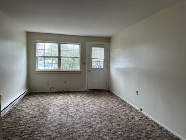 Building Photo - 696 Walborn Rd