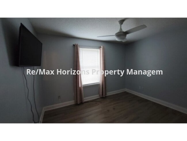Building Photo - Wonderful Cantonment Home!