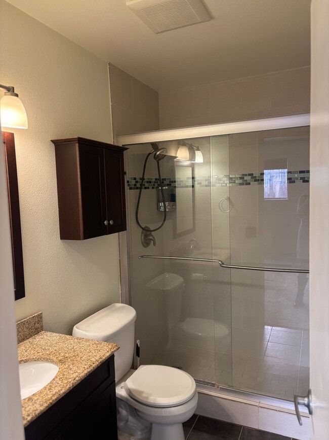 Building Photo - 3 bedroom 2 bath single story home for lease