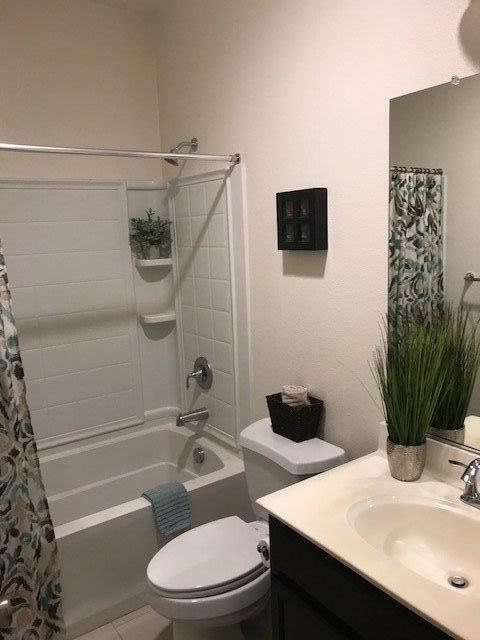 Building Photo - BRIGHT AND CLEAN 3 BED, 2 BATH, 1 STORY HOME IN ELK GROVE