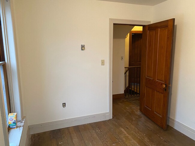 Building Photo - Spacious Manheim 3 Bedroom, 2 Bath House