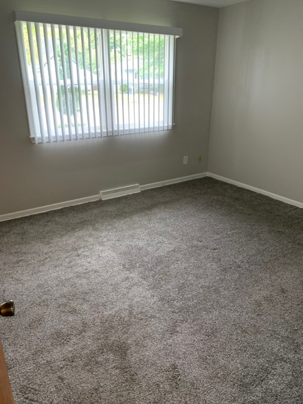 Building Photo - 1017 Hein Ave