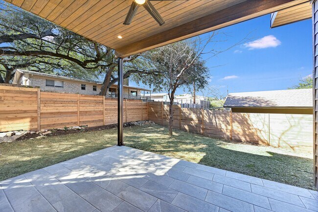 Building Photo - 2401 Trailside Dr