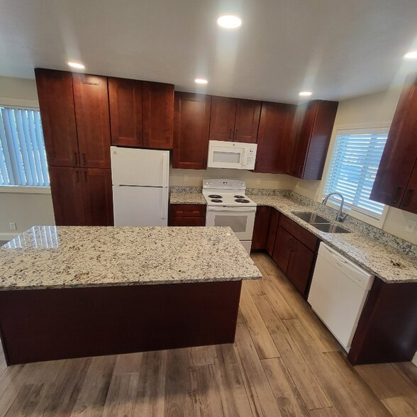 Building Photo - 4401 S 27th St