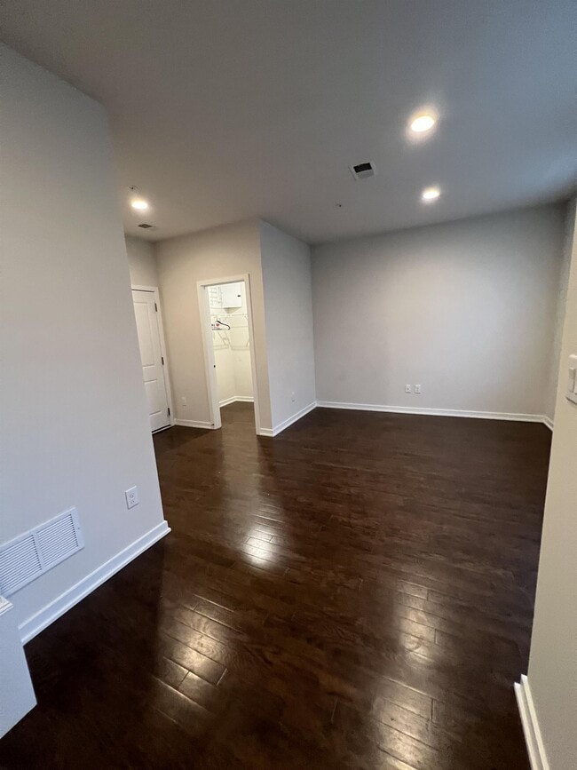 Building Photo - 25 Jessop Ln