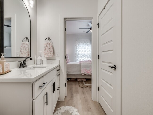 Building Photo - 1676 N Leverett Ave