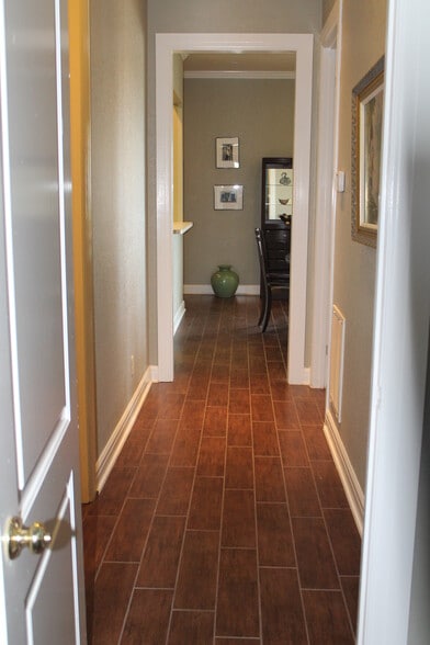 Hallway viewpoint from master - 38400 Interstate 10 W