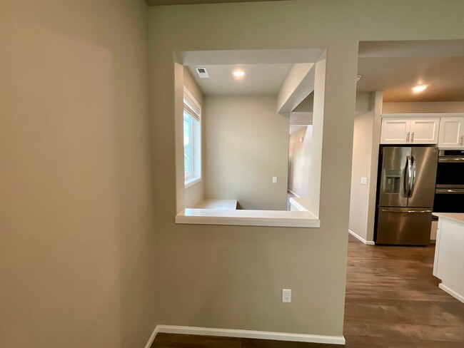 Building Photo - Beautiful and Modern 4-Bedroom Home with S...