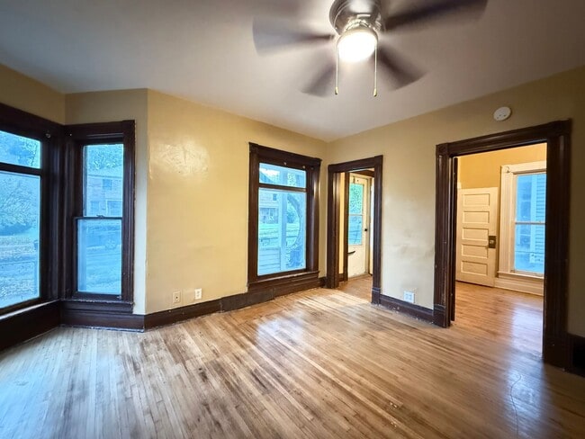 Primary Photo - 133 Benton St