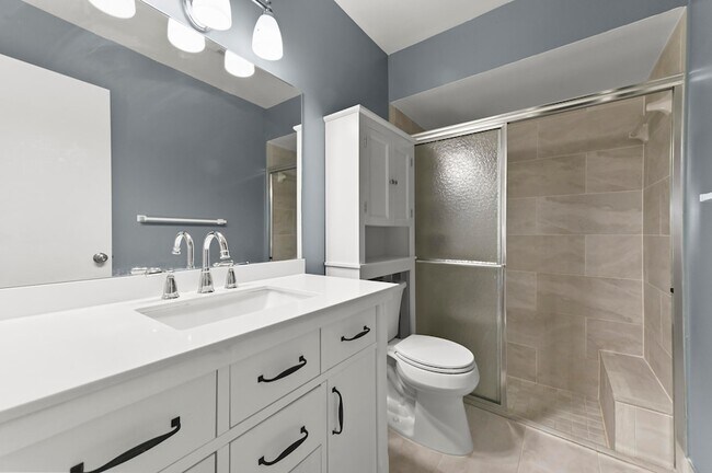 Building Photo - 8495 Lakepoint Ct