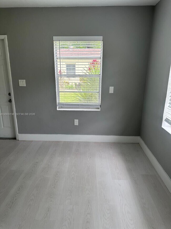 Building Photo - 2016 Miami Rd