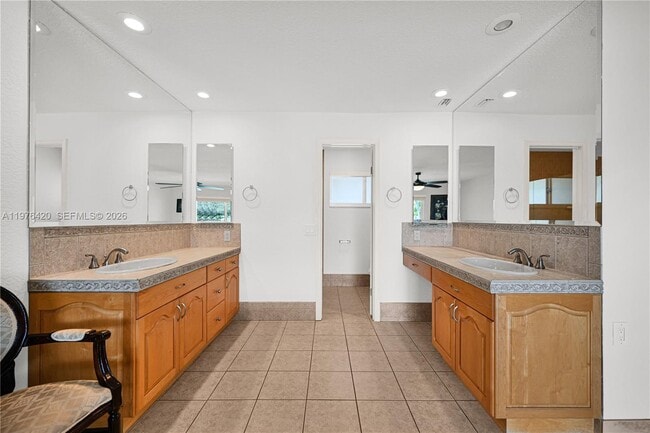 Building Photo - 5081 SW 119th Ave