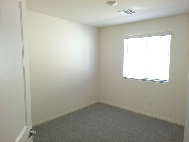 Building Photo - Rush Ave