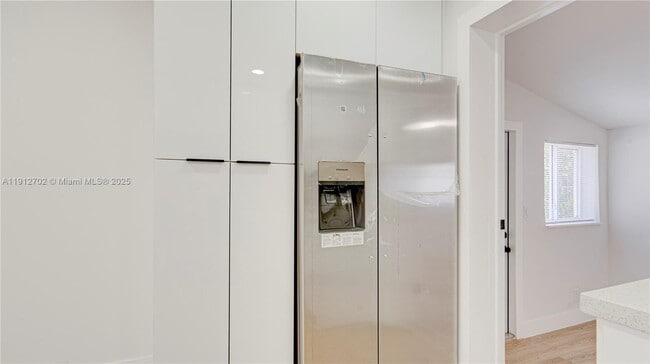 Building Photo - 3331 NW 8th Pl