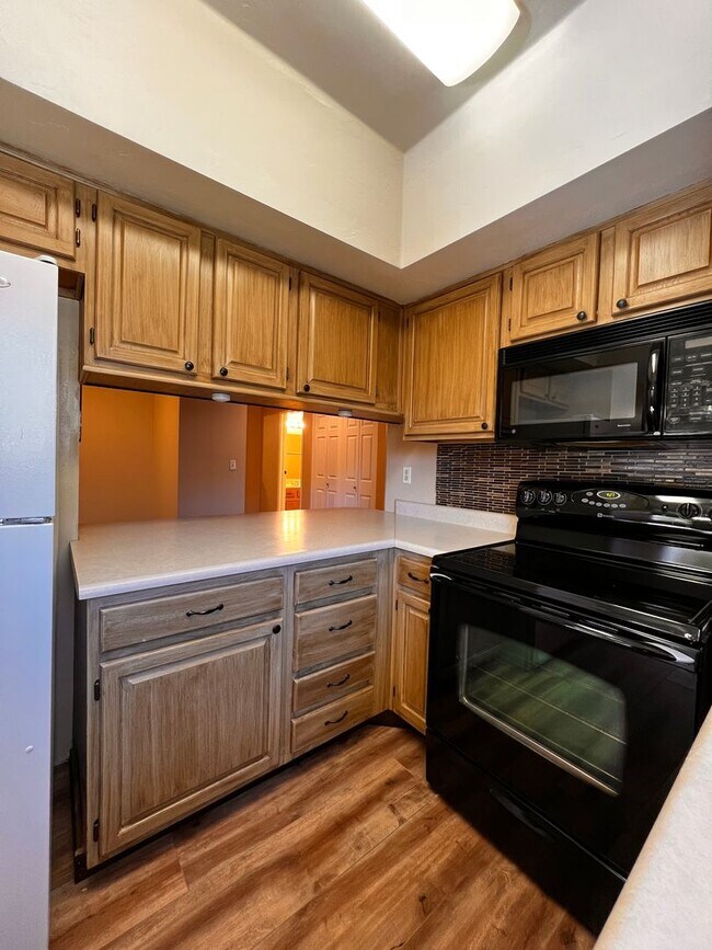 Building Photo - Close to Downtown Prescott!!