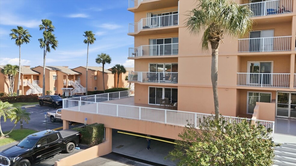 Building Photo - 7430 Sunshine Skyway Ln S