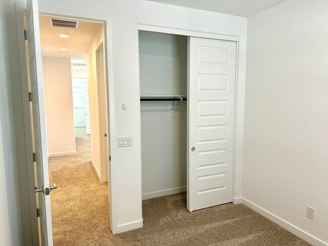 Building Photo - Amazing NEWER Lennar home in Hawes Crossing