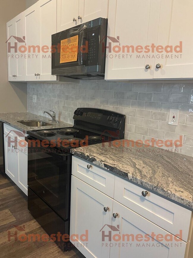 Building Photo - 806 DeKalb St