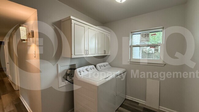 Building Photo - 306 Wildbriar Dr