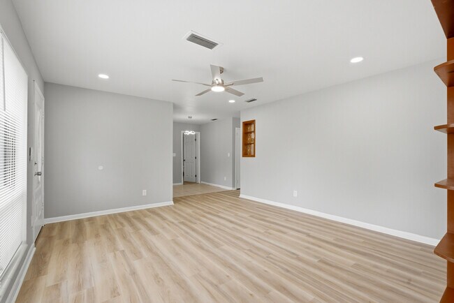 Building Photo - 8043 Joffre Dr