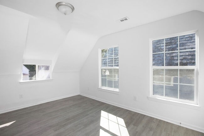 Building Photo - Spacious 4-Bedroom Home with Modern Upgrades Throughout