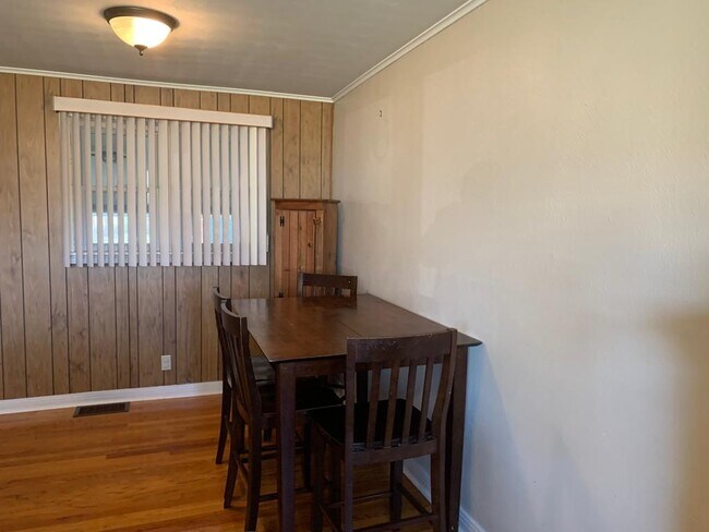 Building Photo - Pennsylvania Ave.